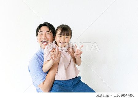 仲の良い親子 116904400