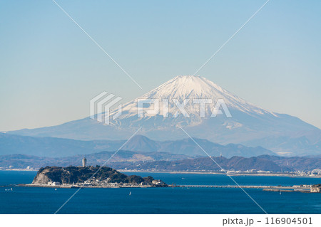 【神奈川県】湘南から見る晴天の富士山 116904501