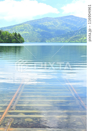 湖のなかへ続いていく線路 116904961