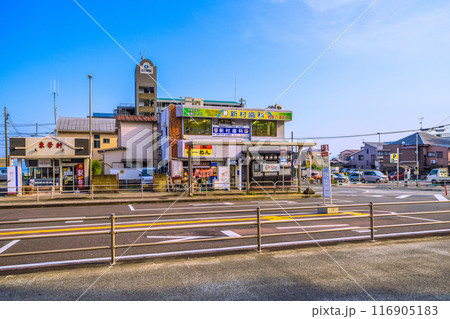 日本の小田原都市景観　7月。JR東海道本線　国府津駅前や箱根登山バス乗り場などを望む＝7月22日 116905183