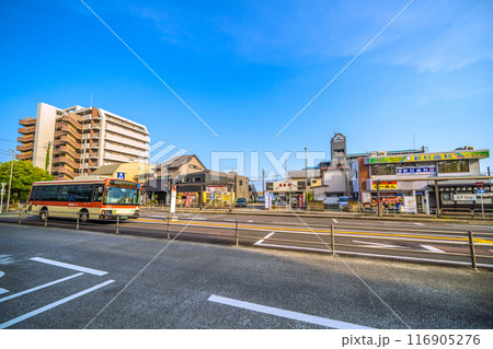 日本の小田原都市景観 7月。JR東海道本線 国府津駅前や箱根登山バス乗り場などを望む=7月22日 日本の小田原都市景観 7月。JR東海道本線 国府津駅前や箱根登山バス乗り場などを望む=7月22日 116905276
