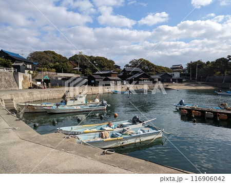 小さな漁港 116906042
