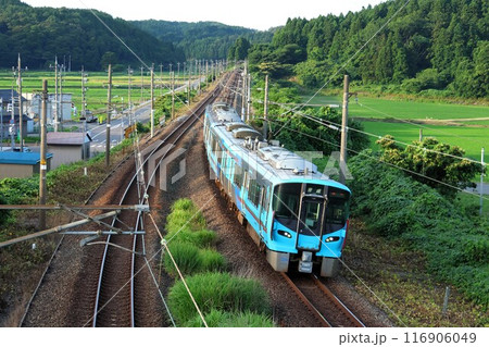 【IRいしかわ鉄道】521系(ハピラインふくい線:細呂木駅) 【IRいしかわ鉄道】521系(ハピラインふくい線:細呂木駅) 116906049