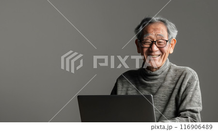 パソコン喜ぶ老男性十Generative AI 116906489