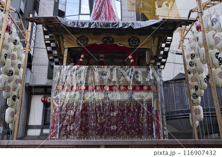 祇園祭　室町通　鶏鉾のある風景　縦構図5 116907432