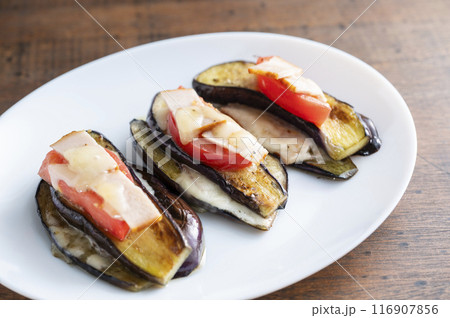 なすとトマトのチーズ焼き なすとトマトのチーズ焼き 116907856