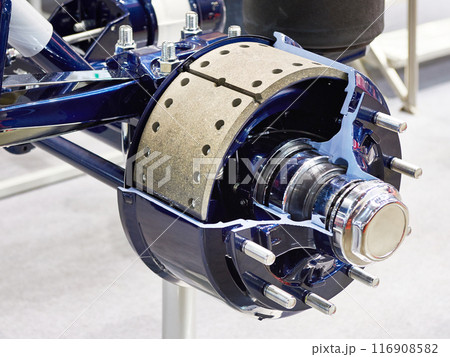 Brake pads and brake drum of truck wheel hub 116908582