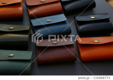 レザー製のコンパクト財布 116908773