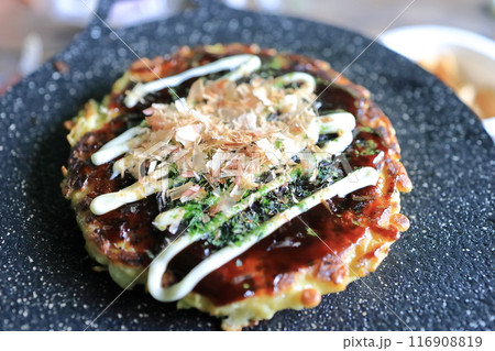 マルチグリドルで焼くお好み焼き マルチグリドルで焼くお好み焼き 116908819