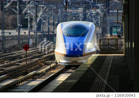 国境のトンネルを抜けE7系新幹線は新潟へ… 上越新幹線・上毛高原駅 国境のトンネルを抜けE7系新幹線は新潟へ… 上越新幹線・上毛高原駅 116910043