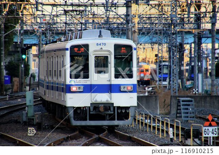 車齢50年… ベテラン通勤車『8000系』快走する東武アーバンパークライン 車齢50年… ベテラン通勤車『8000系』快走する東武アーバンパークライン 116910215