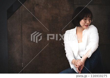 自分らしさを大切にする女性 116910275