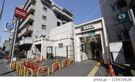 都営地下鉄浅草線の戸越駅A2出入口、エレベーターが設置されている 116910626