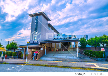 日本の小田原都市景観　7月。JR東海道本線　鴨宮駅 南口などを望む＝7月22日 116911060