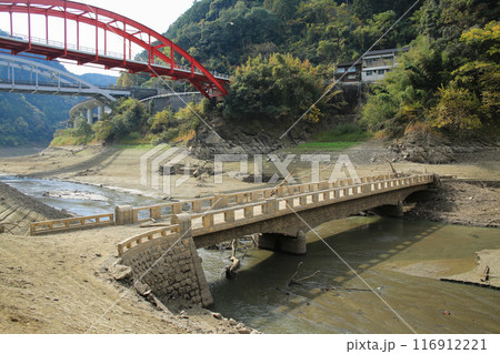 愛媛県西予市 宇和川橋と旧宇和川橋 愛媛県西予市 宇和川橋と旧宇和川橋 116912221