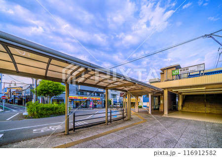 日本の小田原都市景観　7月。JR東海道本線　鴨宮駅 北口や鴨宮北口商店街などを望む＝7月22日 116912582