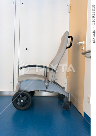 A hospital chair located in a hospital ward to accompany hospitalized patients. A hospital chair located in a hospital ward to accompany hospitalized patients. 116913819