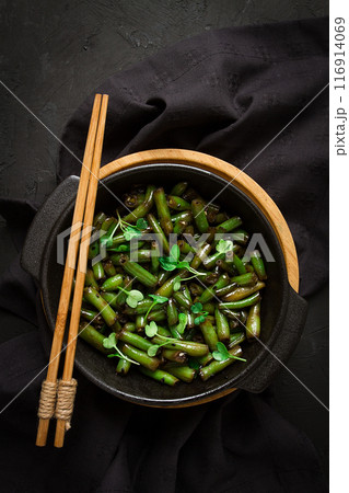 fried bean pods, in soy sauce, with sesame seeds, homemade, no people, 116914069