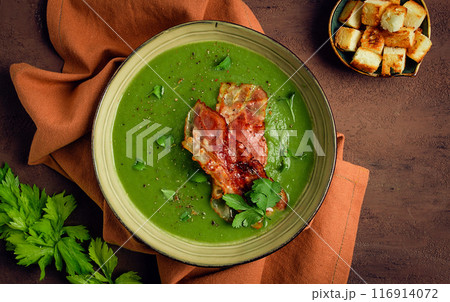 green mashed soup, with bacon and croutons, homemade, no people, 116914072