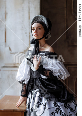 Elegant Baroque Lady in Lavish Lace Gown 116914994