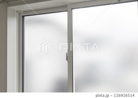 引き違い窓　換気窓　内側 116916514