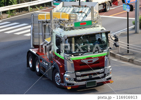 トレーラートラック 116916913
