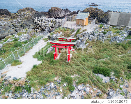 空撮「青森県」ドローンで大久喜漁港の弁天島周辺を撮影　八戸市 116918075