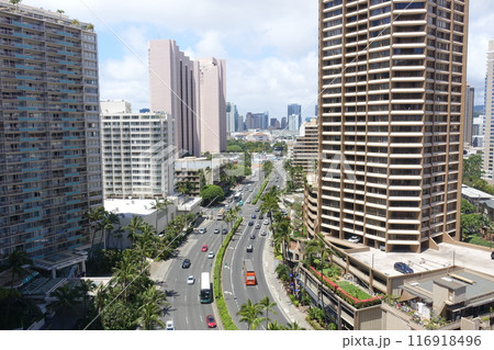 ハワイ・ワイキキの街並みを高層階から望む 116918496