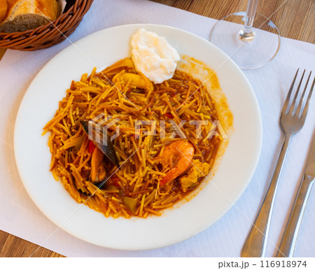 Tasty noodles with prawns and mussels with sauce Tasty noodles with prawns and mussels with sauce 116918974