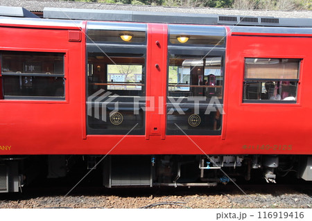 ローカル線・キハ40系・いさぶろう・しんぺい・車両番号キハ140-2125の連結部 ローカル線・キハ40系・いさぶろう・しんぺい・車両番号キハ140-2125の連結部 116919416