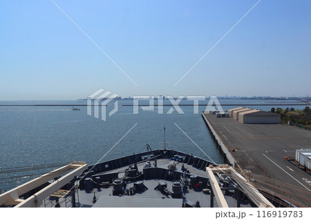 南極観測船 SHIRASE 5002の船首と東京湾（都心方面） 116919783