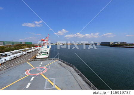 南極観測船 SHIRASE 5002の船首と東京湾（幕張方面） 116919787