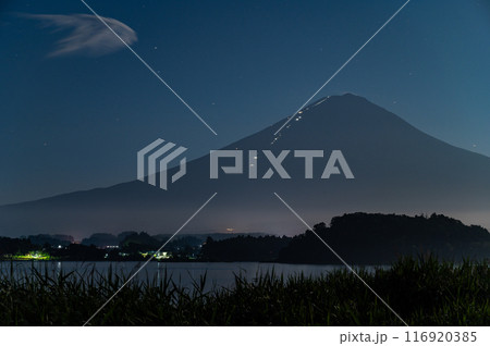 夜明け前の富士山 116920385