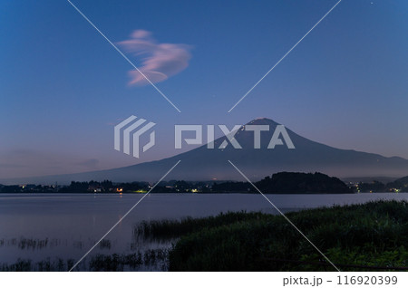 夜明け前の富士山 116920399