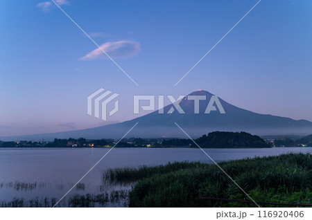 夜明け前の富士山 116920406