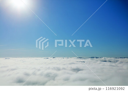 千葉県 秋の青空と雲海(鹿野山九十九谷展望公園からの風景) 千葉県 秋の青空と雲海(鹿野山九十九谷展望公園からの風景) 116921092