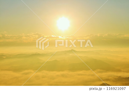 千葉県 秋の雲海と夜明けの光(鹿野山九十九谷展望公園からの風景) 千葉県 秋の雲海と夜明けの光(鹿野山九十九谷展望公園からの風景) 116921097