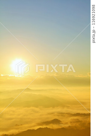 千葉県 秋の雲海と夜明けの光(鹿野山九十九谷展望公園からの風景) 千葉県 秋の雲海と夜明けの光(鹿野山九十九谷展望公園からの風景) 116921098