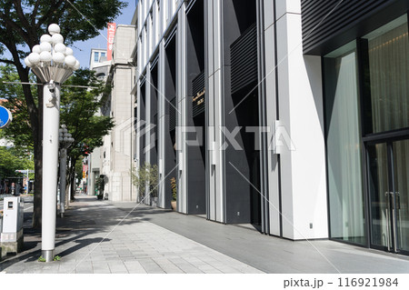 名古屋市伏見 都市風景 広小路クロスタワー前 歩道 名古屋市伏見 都市風景 広小路クロスタワー前 歩道 116921984