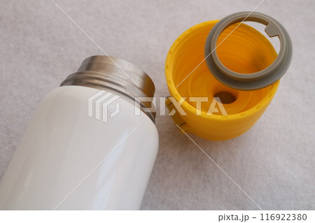 ジカ飲み用水筒ボトル子供幼稚園こども園保育園用 116922380