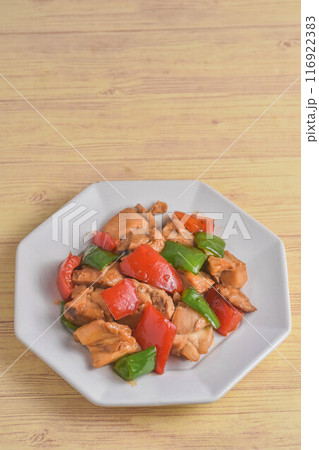 チキンとピーマンのオイスターソース炒め チキンとピーマンのオイスターソース炒め 116922383