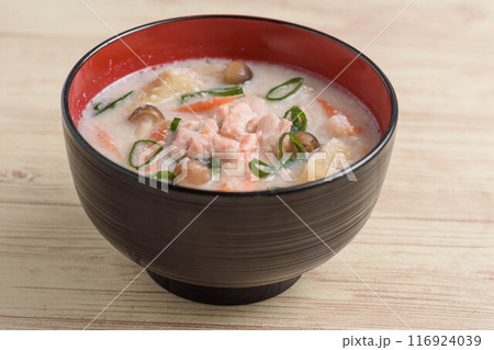 冬の定番　鮭の粕汁 116924039