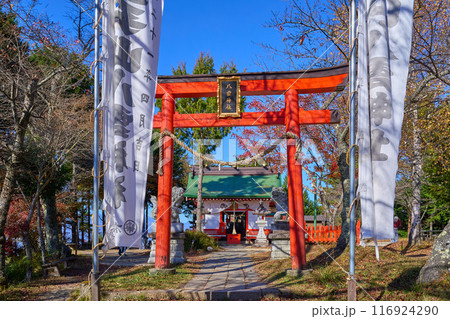 秋の山梨県甲府市昇仙峡のロープウェイ山頂駅付近にある八雲神社 116924290
