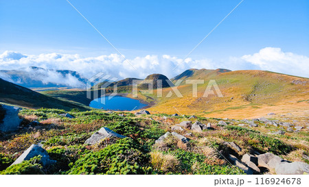 秋の鳥海山登山：鳥海湖 116924678