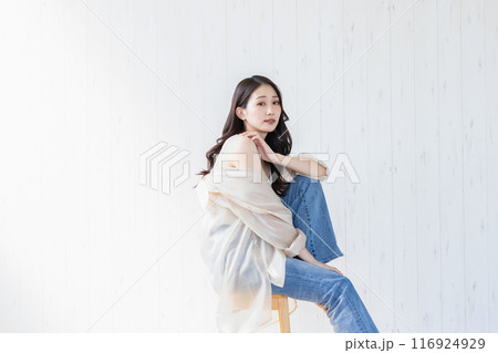 若い女性のビューティー　ヘアスタイル 116924929