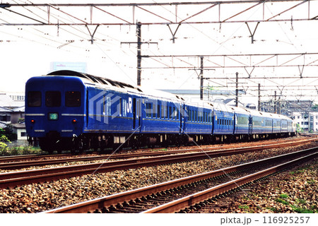 2006年 東海道本線を走る24系ブルートレインなは・あかつき 2006年 東海道本線を走る24系ブルートレインなは・あかつき 116925257