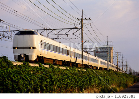 2006年　東海道本線を走る683系特急サンダーバード12両 116925393