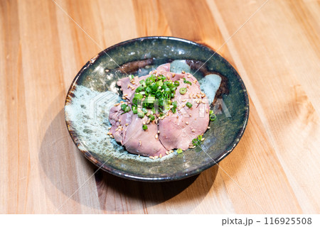 低温調理をした鶏レバー 116925508