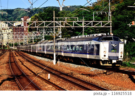 2006年　東海道本線を走る583系寝台急行きたぐに回送 116925518
