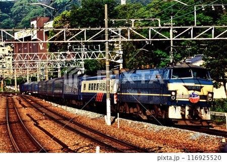 2006年　東海道本線を走るEF6642ブルートレインなは・あかつき 116925520